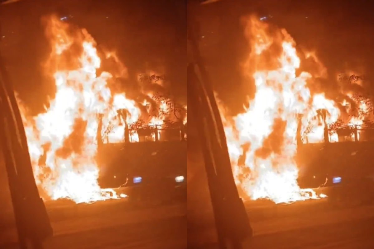 Vídeo: Incêndio destrói ônibus na Av. Suburbana, em Salvador 