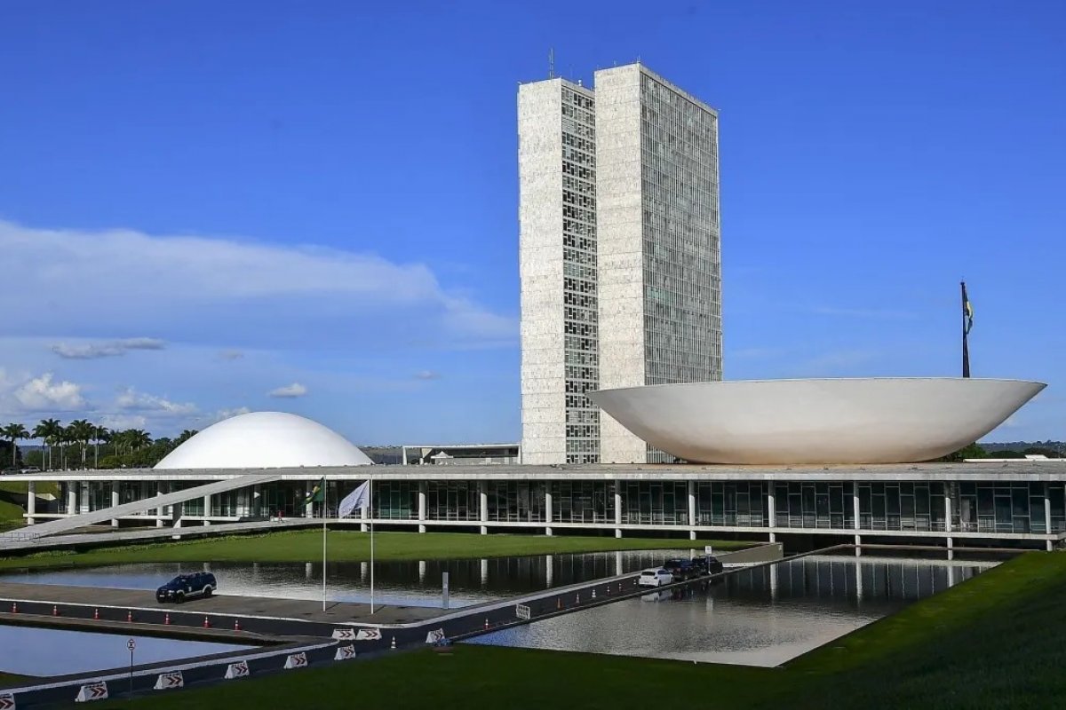 PoderData: 48% reprovam Câmara; 46%, o STF; e 44%, o Senado