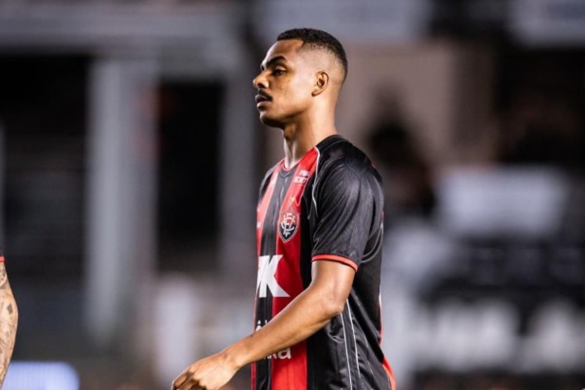 Copa do Nordeste: volante do Vitória sofre fratura na costela e vira desfalque para a final
