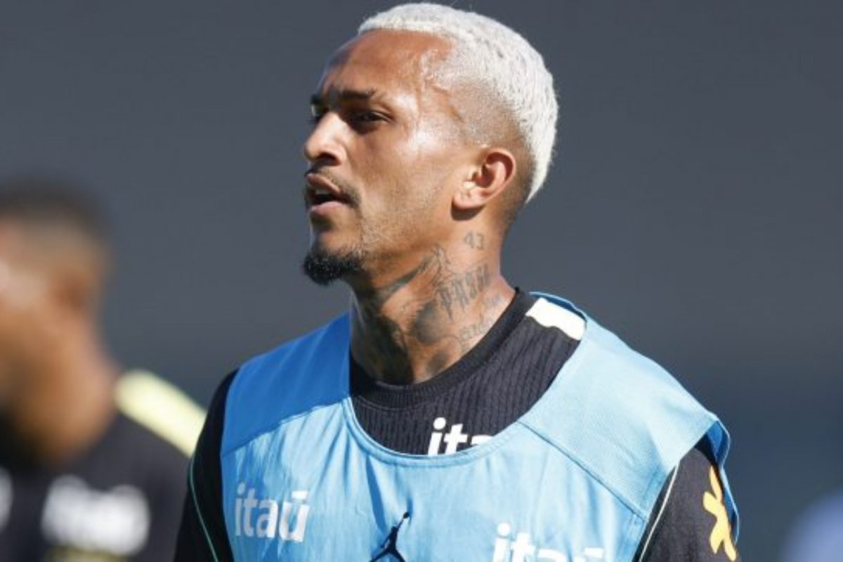 Vídeo: Rodrigo Caetano pede cautela sobre situação de Wesley: "É diferente do Neymar"