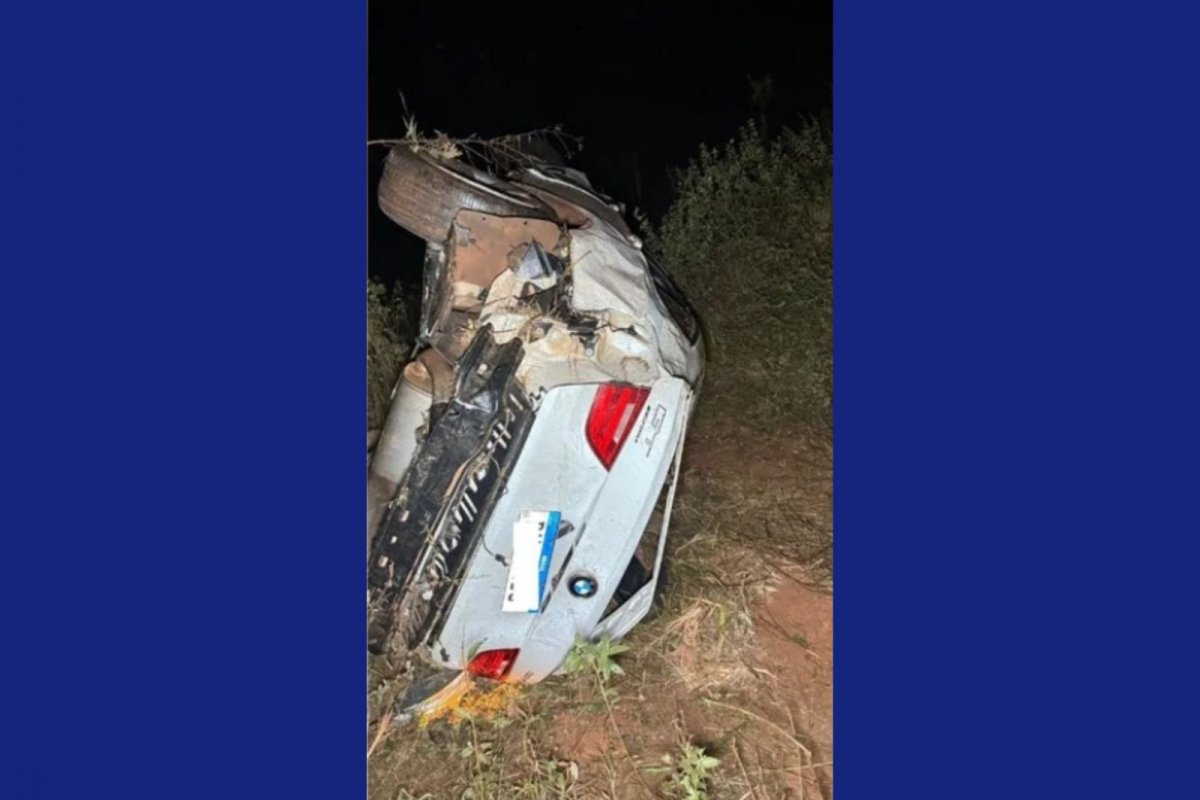Cinco pessoas morrem e uma fica ferida após carro capotar e cair em ribanceira