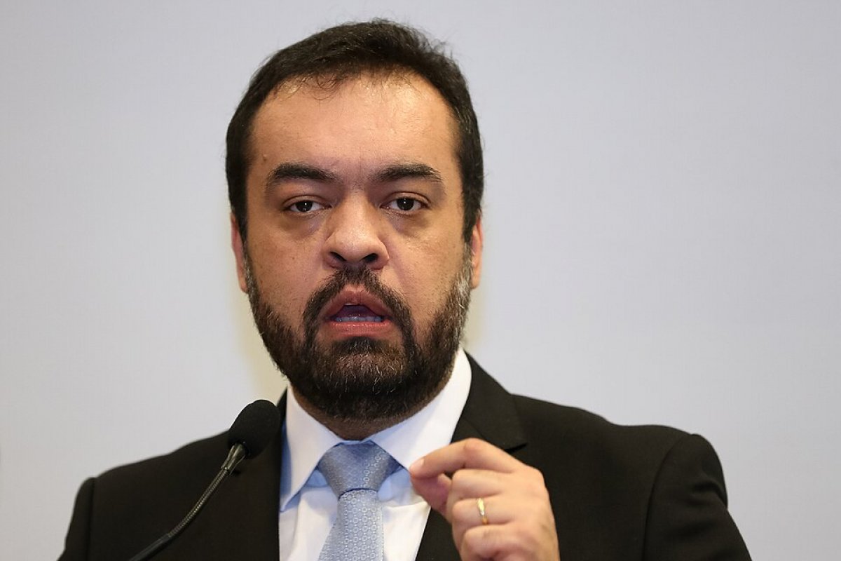 Cláudio Castro assinou decreto para beneficiar Banco Master e expansão do Credcesta, aponta relatório da Alerj