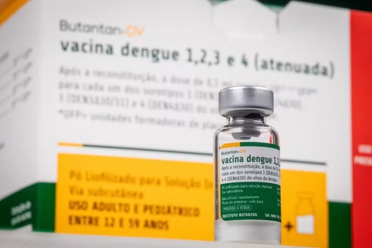 Ministério suspende vacinação contra a dengue após o registro de duas mortes suspeitas