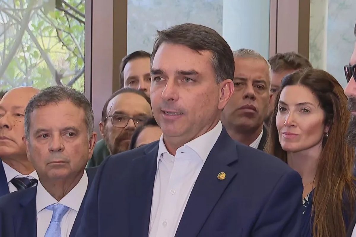 Flávio afirma que se for eleito suspenderá por um ano a reforma tributária