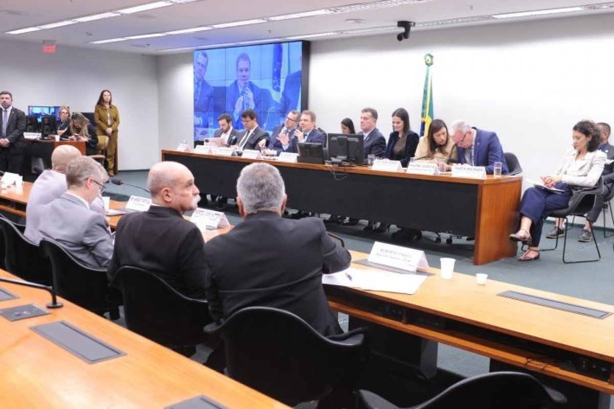 CCJ da Câmara aprova redução da maioridade penal para 16 anos