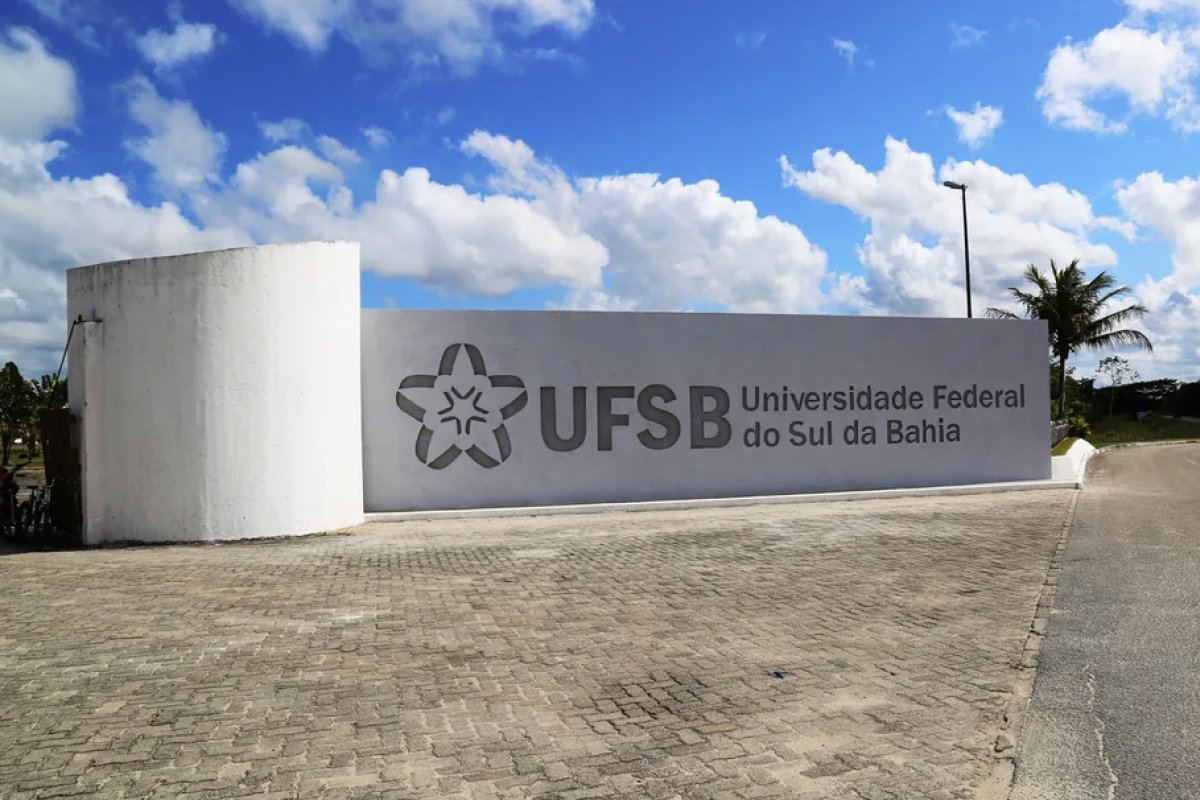 UFSB abre 25 vagas em três campi para professores substitutos; veja como se inscrever