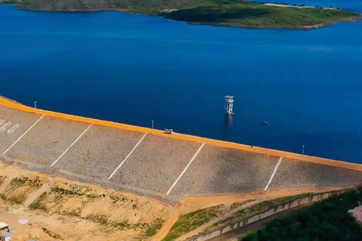 Prefeitura baiana formaliza contrato de R$ 31,7 milhões com governo federal para obra de transposição de rio