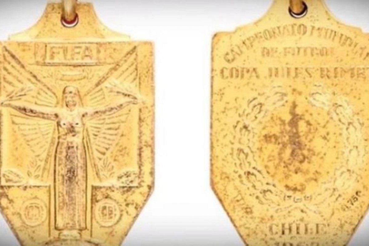 Medalha conquistada por Pelé na Copa de 58 será leiloada