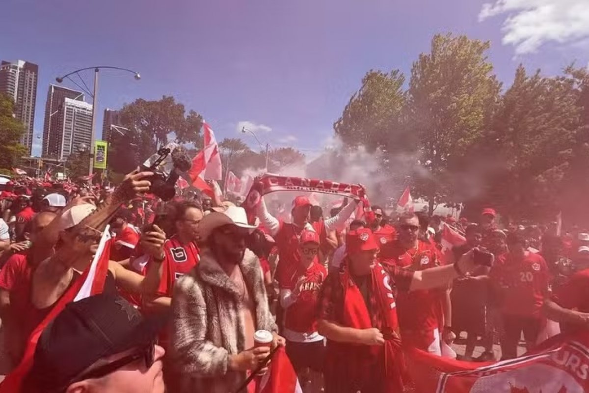 Jornalista critica sobra de assentos em primeiro jogo da Copa no Canadá