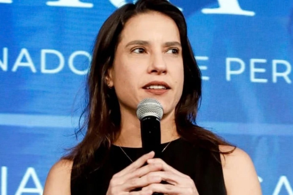 Governadora de PE faz agendas políticas com avião anunciado para atendimento médico