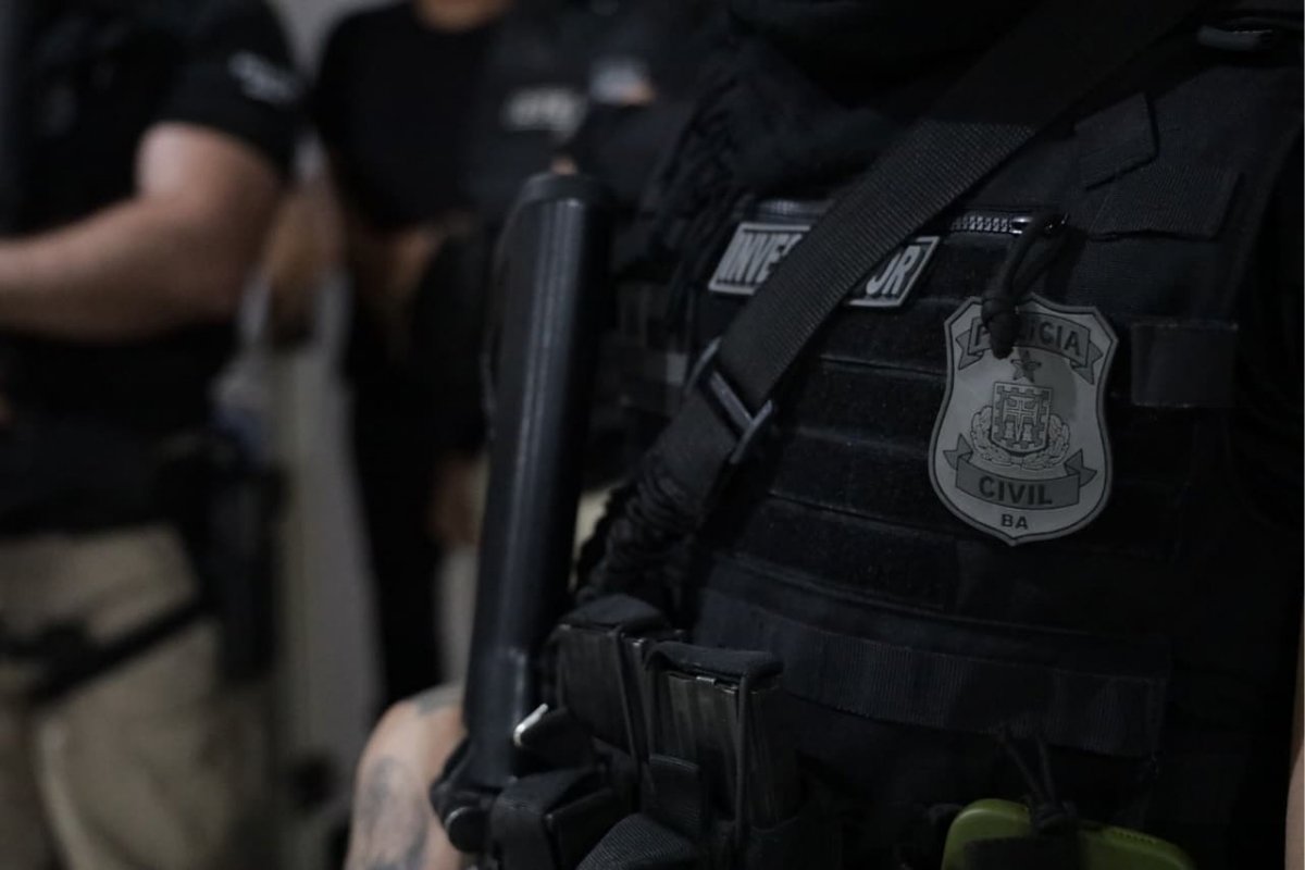 Homem investigado por homicídio é preso após confronto com policiais no interior baiano 