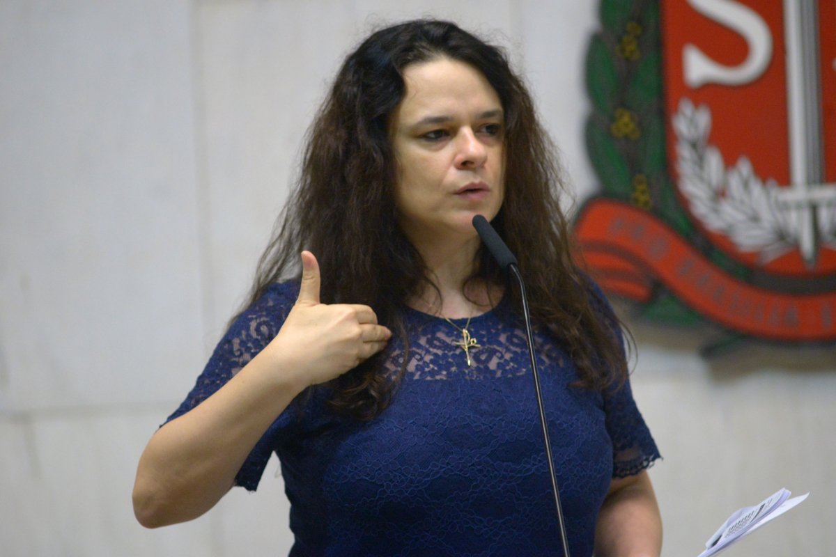Janaina Paschoal cobra de João Doria, medidas no combate ao coronavírus em SP