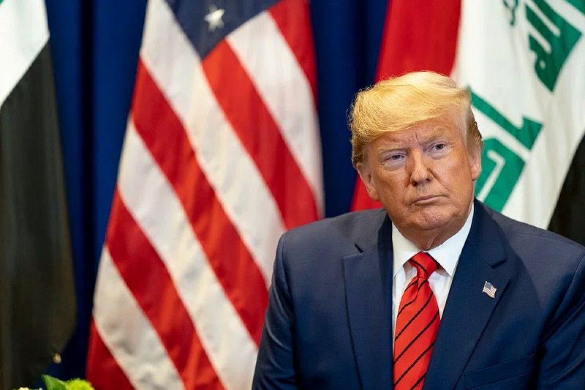 Donald Trump ameaça taxar em 100% os vinhos e champanhes franceses caso impostos sobre big techs não sejam retirados