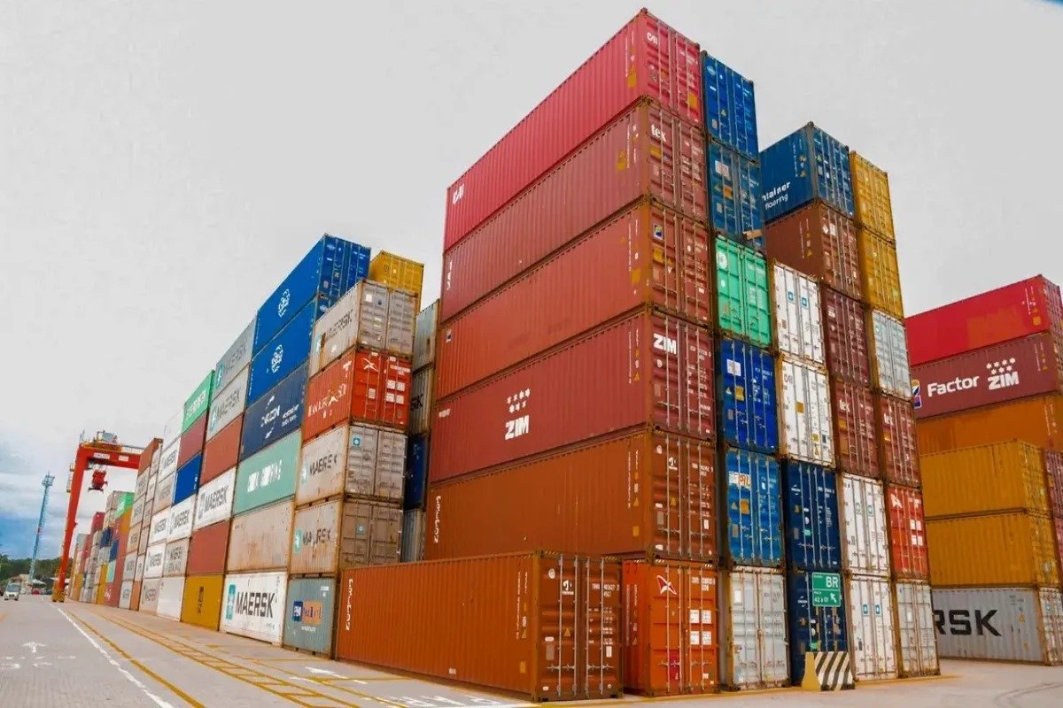 Novo tarifaço pode afetar um terço das exportações do Brasil, diz CNI