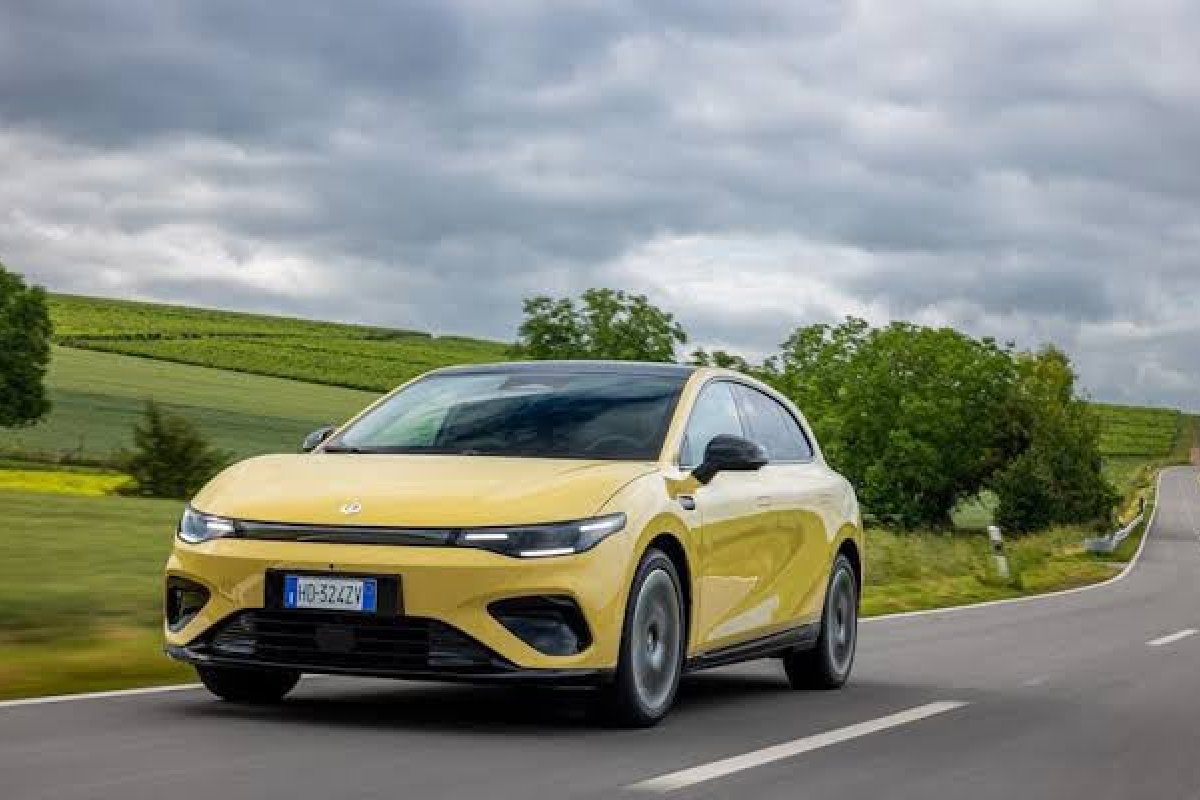 Leapmotor B05 chega à Europa mirando Golf, Clio e MG4