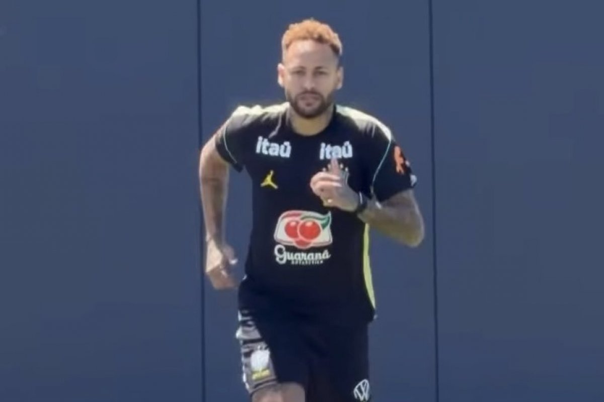 Vídeo: Neymar treina em campo pela primeira vez desde a convocação 