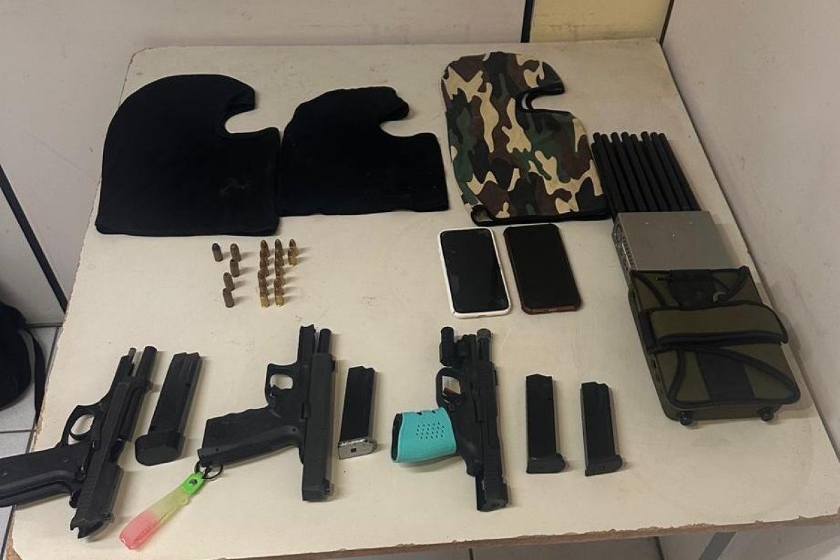Três suspeitos de envolvimento em homicídio são presos com armas em Feira de Santana