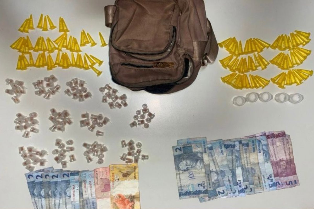 Adolescentes são apreendidos com drogas pela PM em Macaúbas, em Salvador