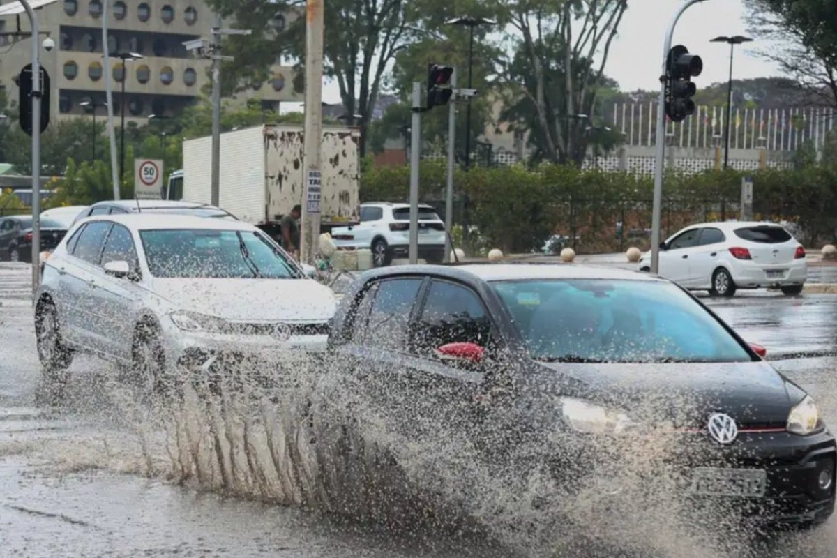 Frente fria avança e Salvador pode voltar a ter chuva e ventos fortes nesta semana