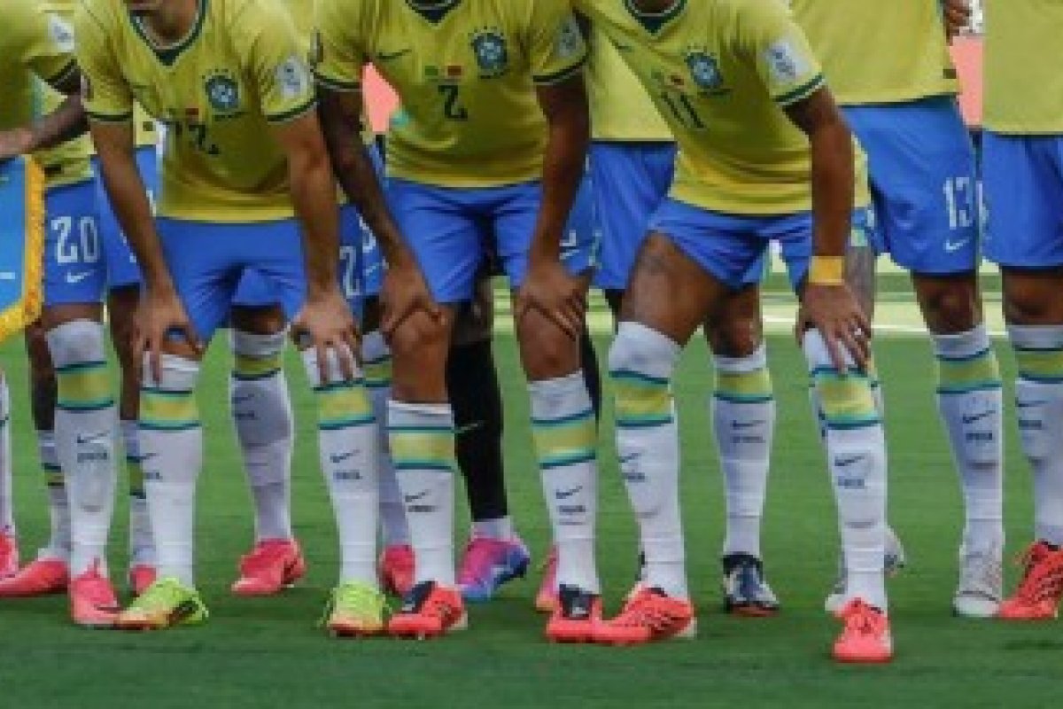 Por que as chuteiras rosas predominam na Copa? Entenda o motivo