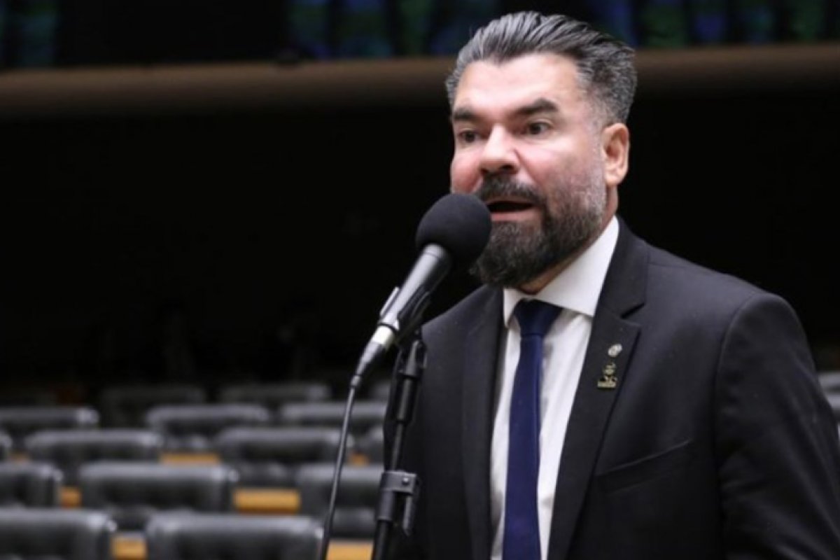 Vídeo: Deputado do PL manda Alcolumbre “tirar a bunda da cadeira” em cobrança por CPMI