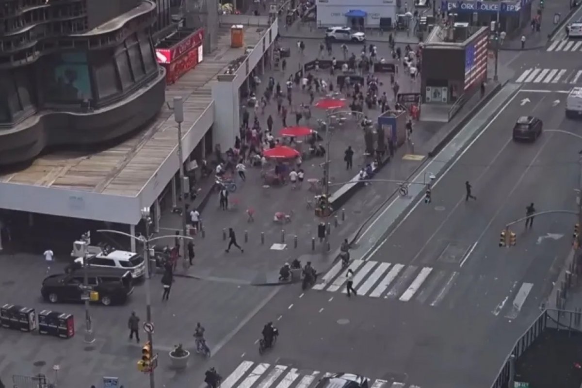 Vídeo: Tiros são ouvidos na Times Square e provocam correria no local 