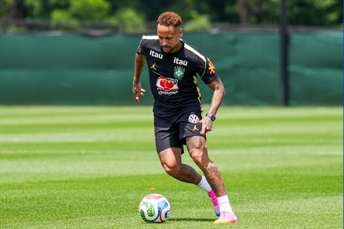 Ancelotti confirma presença de Neymar contra Escócia, mas atuação de Raphinha ainda é incerta