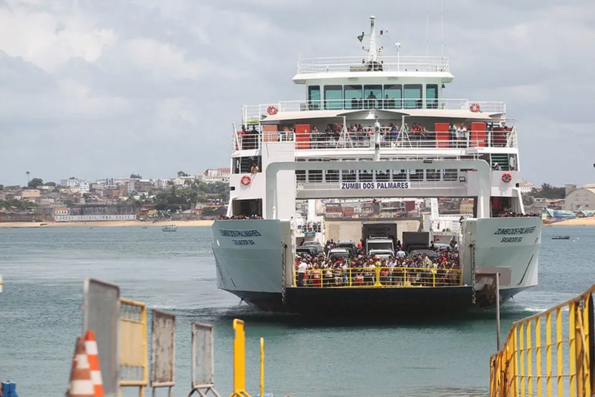 São João: fila para veículos no Ferry-Boat tem espera de até 4h no Terminal São Joaquim