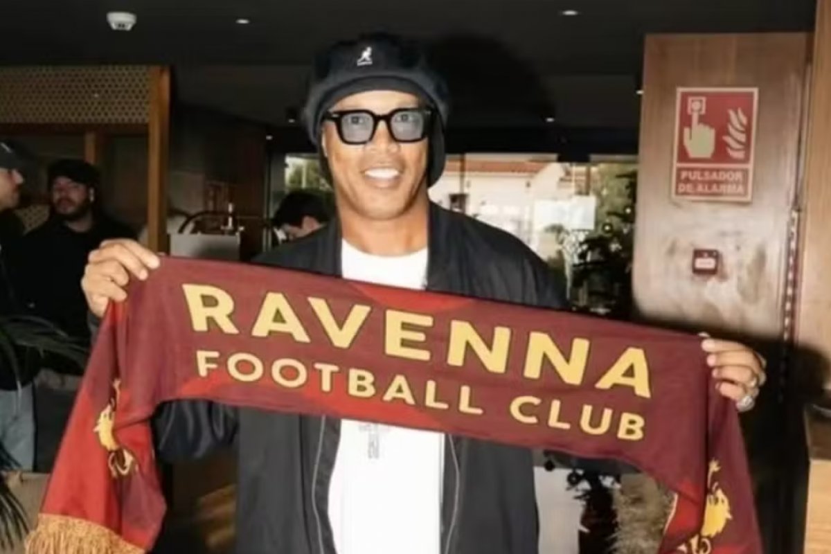 Aos 46 anos, Ronaldinho Gaúcho passa a integrar grupo de investidores de clube italiano