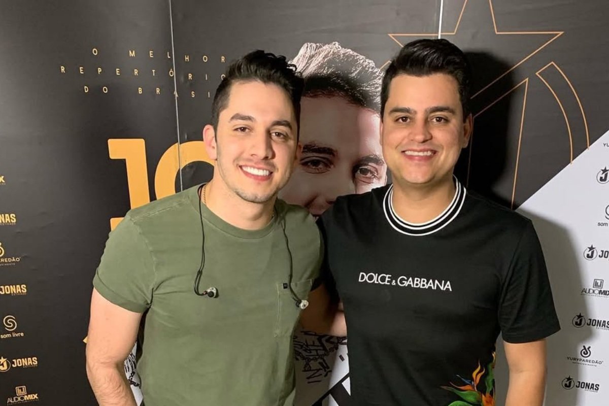 Deputado federal envia emendas para cantor Jonas Esticado, de quem é empresário