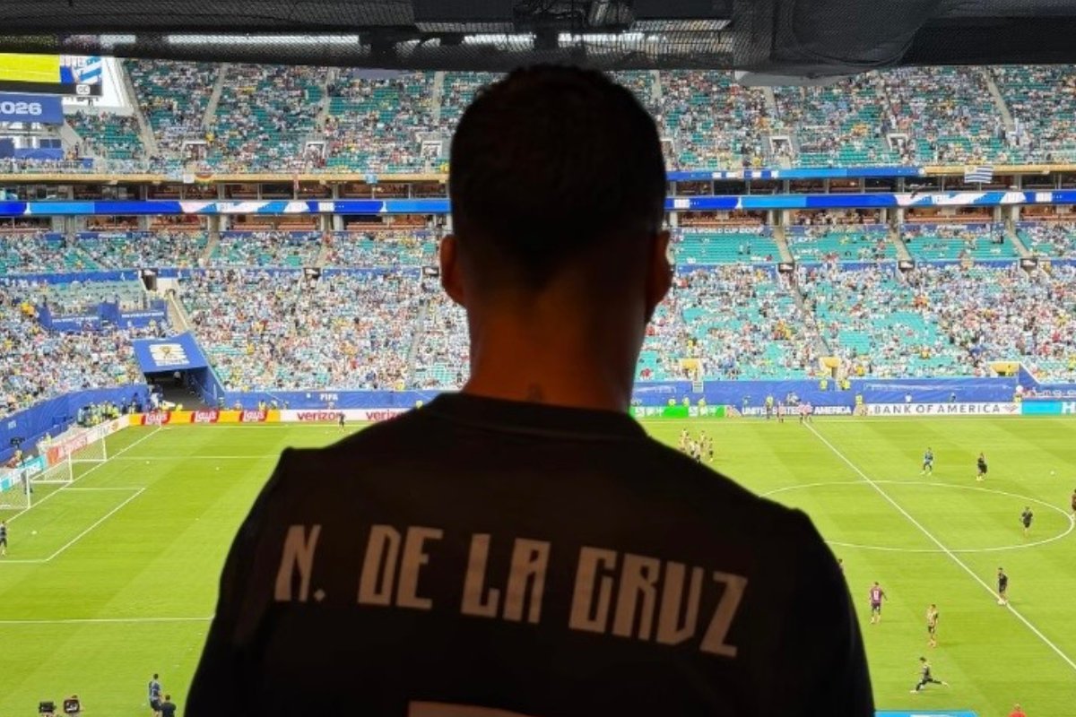 Sem Suárez, Uruguai revive fantasma em Copas do Mundo