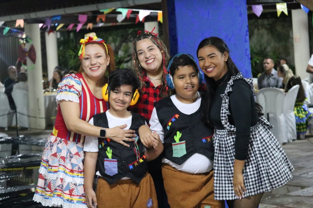 Espaço lúdico terapêutico promoveu festa junina "Fazendinha do Gira Mundo" reunindo crianças e adolescentes neurodivergentes! 