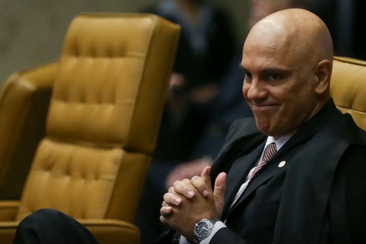 Dark Horse: Alexandre de Moraes determina que notícia-crime contra a família Bolsonaro seja enviada a outro relator