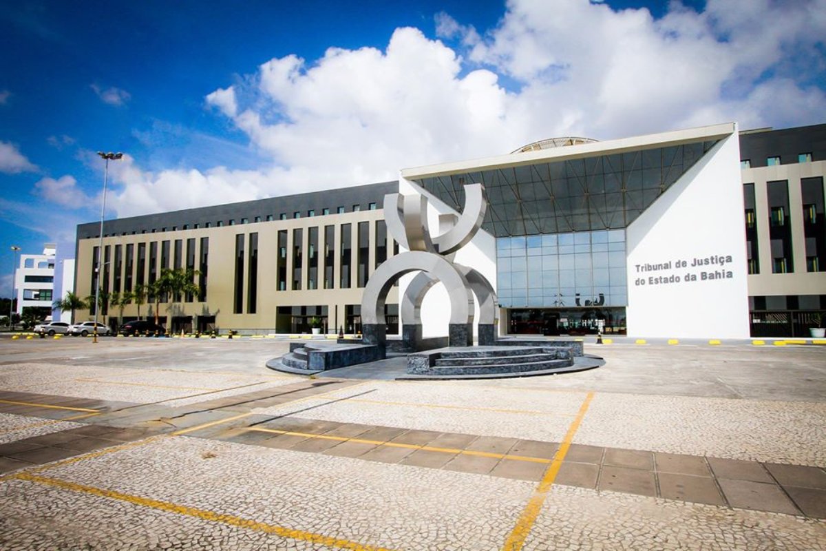 Celular de 'Guiga', pai do enteado de Wagner, aflige integrantes do PT e TJBA, aponta coluna