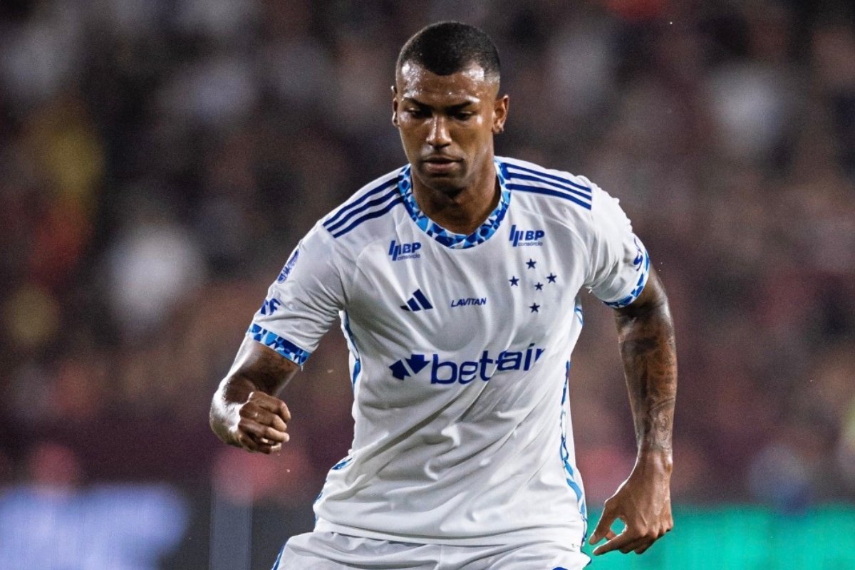 Vitória encaminha empréstimo de Walace, do Cruzeiro