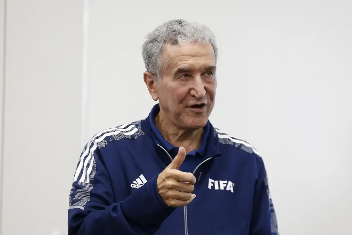 Carlos Alberto Parreira apresenta melhora, mas permanece na UTI 