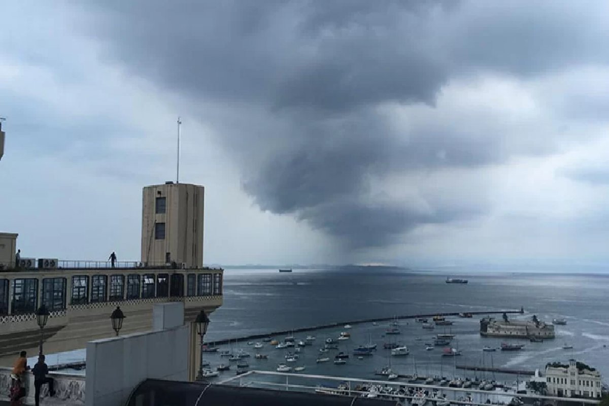 Salvador tem tempo estável e chuvas fracas a qualquer hora do dia