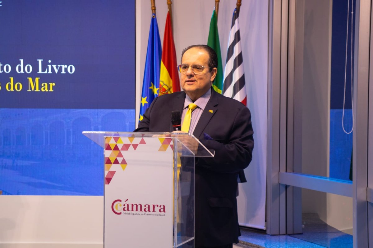Advogado baiano lança livro "Em Cantos do Mar" na Câmara Oficial de Comércio Espanhola no Brasil!
