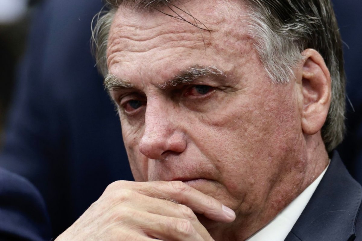 Bolsonaro é ouvido pela polícia em investigação sobre arma apreendida no DF
