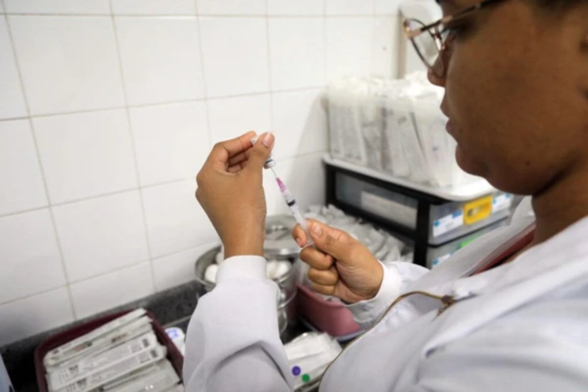 Instituto recruta voluntários idosos para ensaio clínico de vacina reforçada contra gripe em Salvador