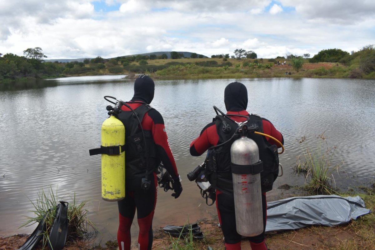 Três pessoas morrem após acidente com canoa em Maracás; mulher tentava salvar criança