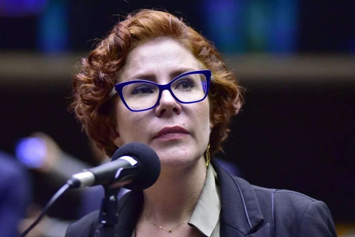 AGU aciona Corte de Cassação da Itália para tentar viabilizar extradição de Carla Zambelli