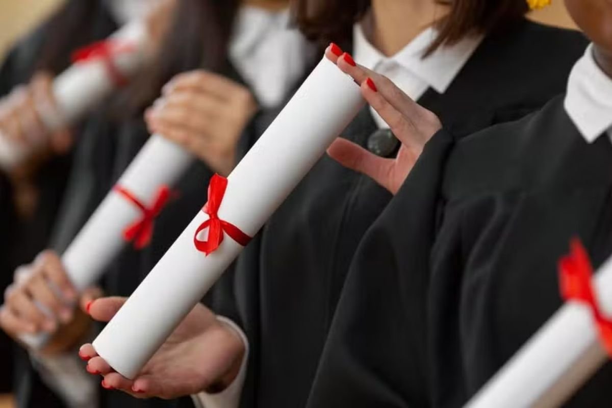 Unifacs é acionada pelo MP-BA por irregularidades em entrega de diplomas e cobrança de taxas abusivas