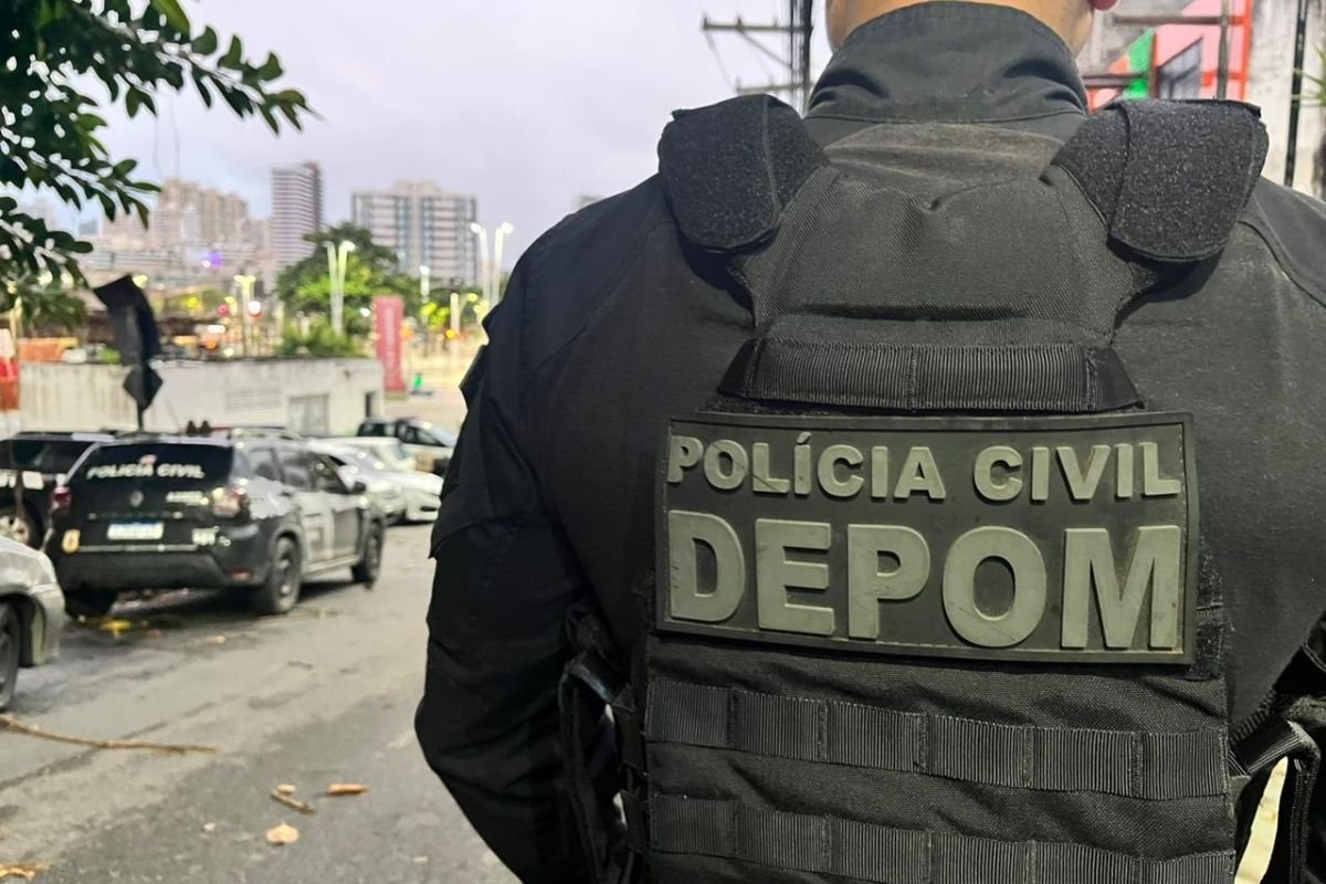 Dois homens são presos por investigados por roubos, extorsões e estupros contra vítimas atraídas por aplicativos de relacionamento