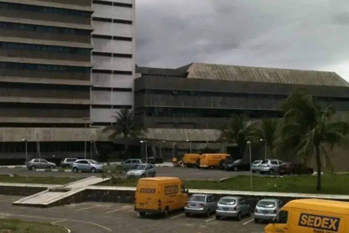 Antigo prédio dos Correios é arrematado por quase R$ 98 milhões pela Moura Dubeux 