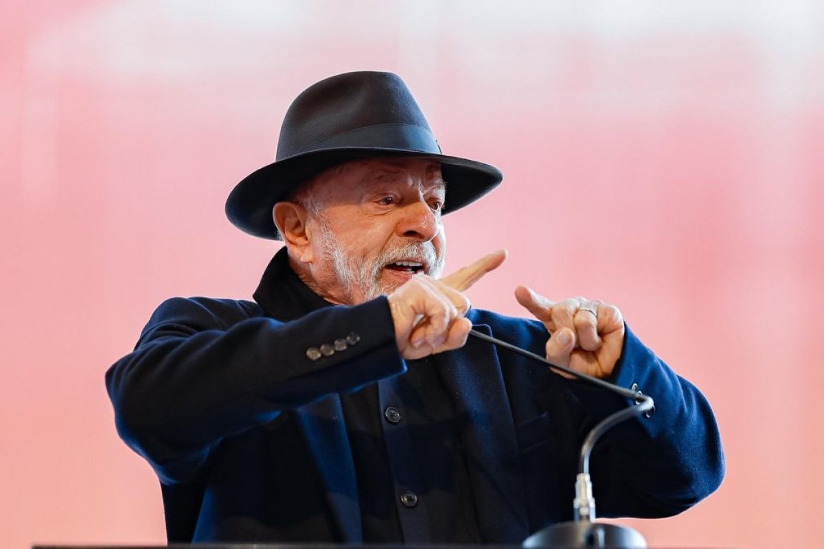 Vídeo: Lula defende plano de defesa para o Brasil e diz que mundo está 'cheio de maluco'