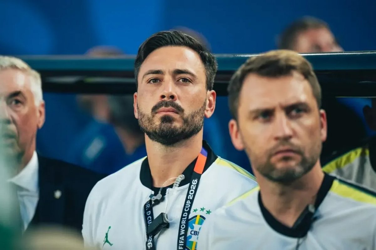 Filho de Ancelotti explica gesto polêmico durante entrada de Neymar em campo; veja vídeo