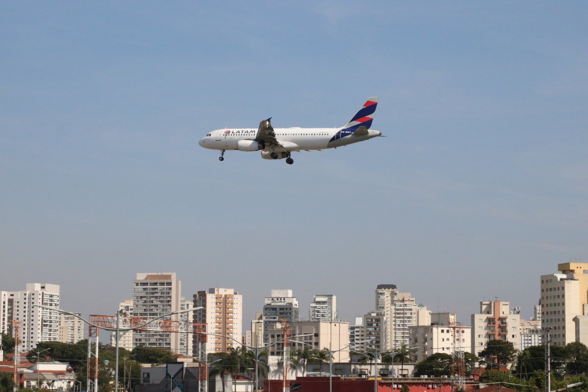 Latam terá de pagar R$ 10 mil a passageira com câncer que perdeu voo para tratamento