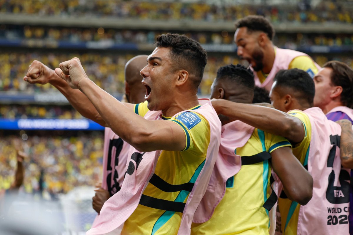 Eleito o melhor da partida contra o Japão, Casemiro se torna o segundo mais velho a marcar pelo Brasil em Copas do Mundo