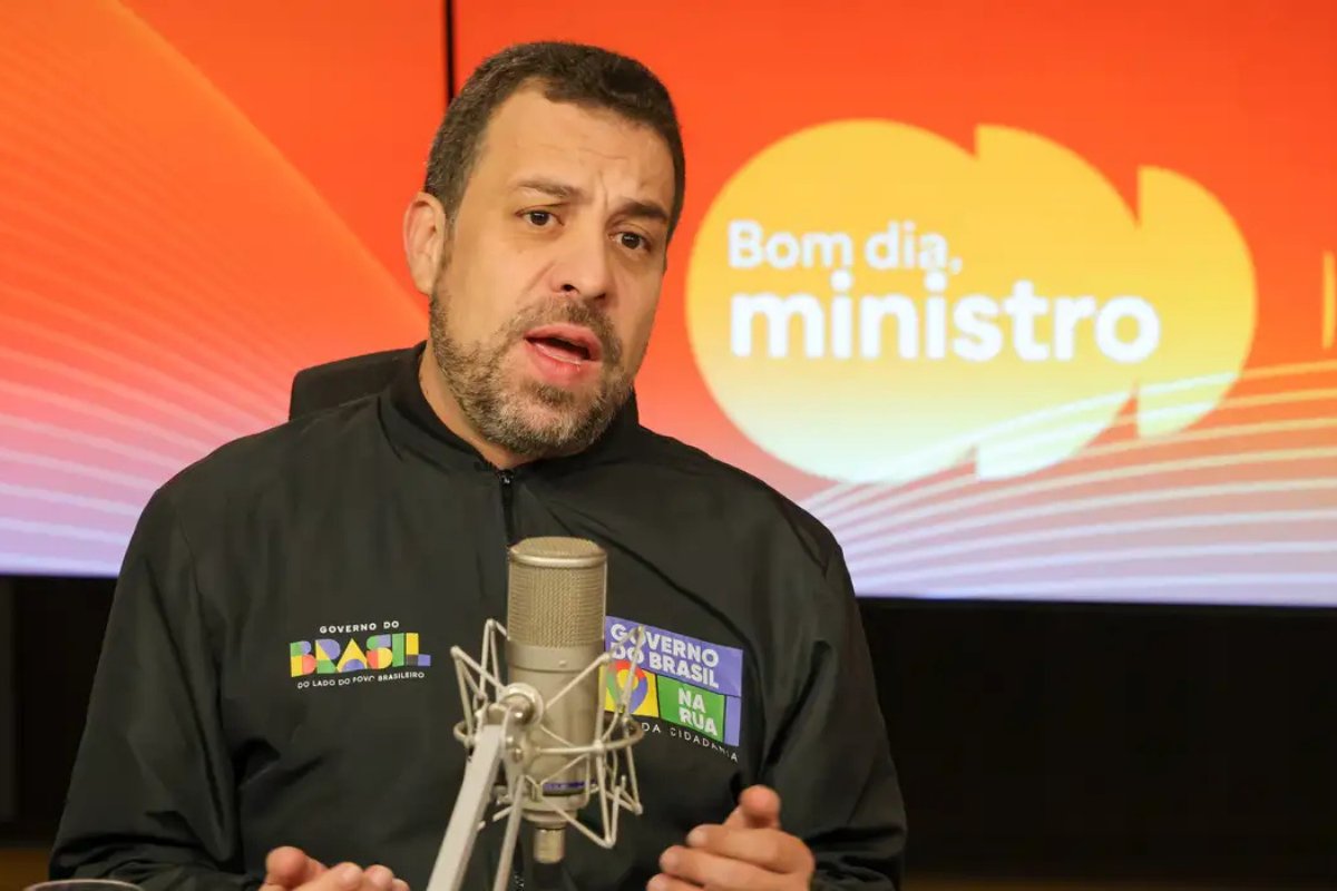 Boulos critica atraso de pautas no Senado e diz que fim da escala 6x1 "é um grito da sociedade brasileira"